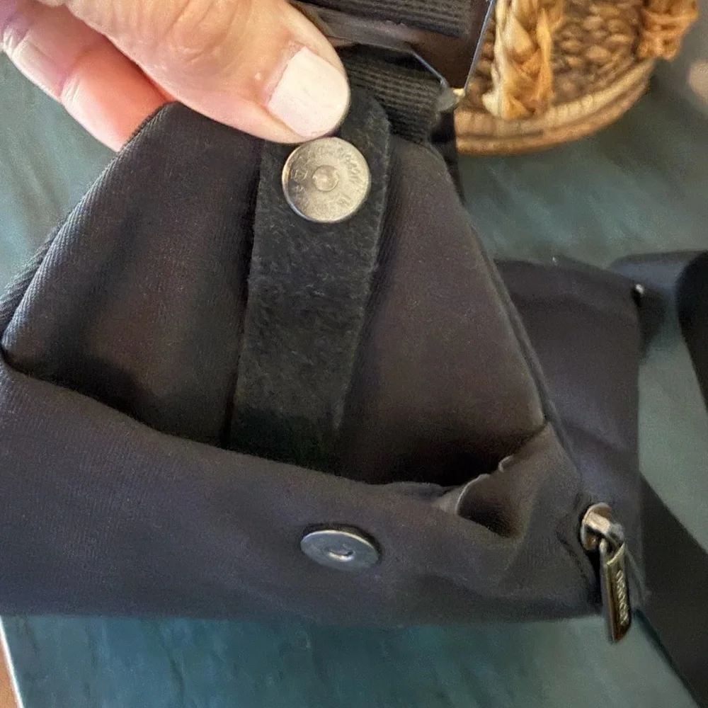 OSOCE anti-theft waterproof crossbody sling bag for travel and daily use.
